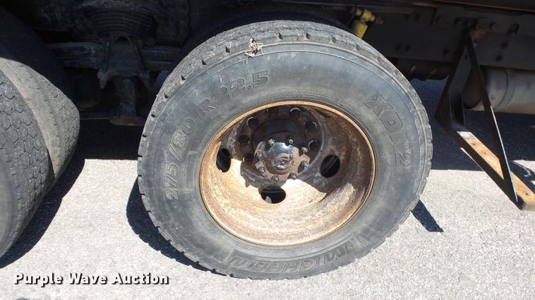 image for item DE7259 2001 Sterling LT7501 dump truck