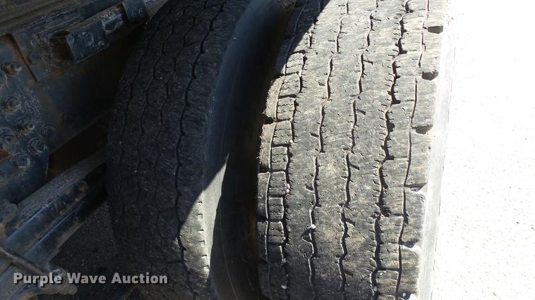 image for item DE7259 2001 Sterling LT7501 dump truck