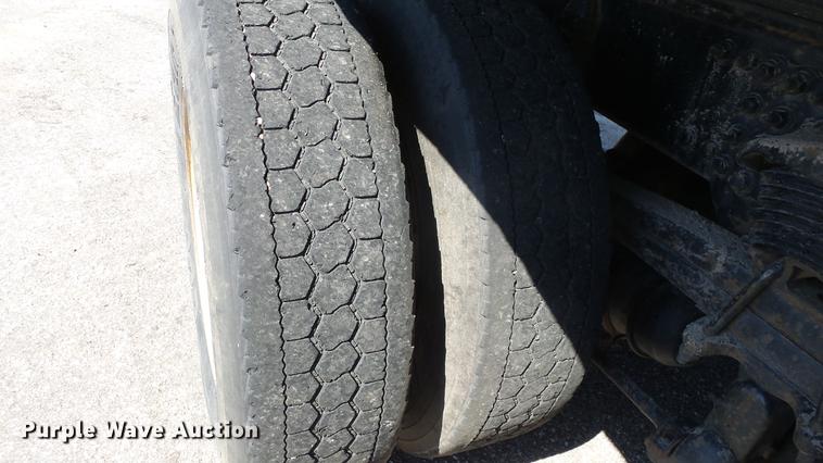 image for item DE7259 2001 Sterling LT7501 dump truck