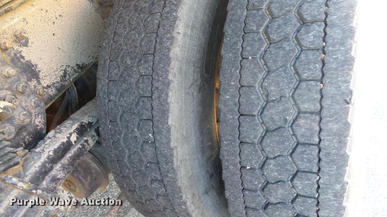 image for item DE7259 2001 Sterling LT7501 dump truck