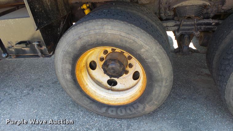 image for item DE7259 2001 Sterling LT7501 dump truck