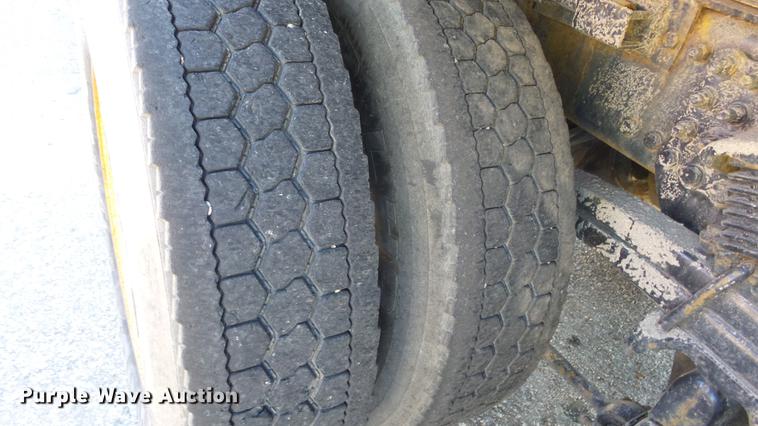 image for item DE7259 2001 Sterling LT7501 dump truck