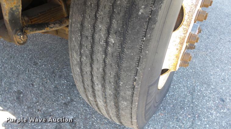 image for item DE7259 2001 Sterling LT7501 dump truck