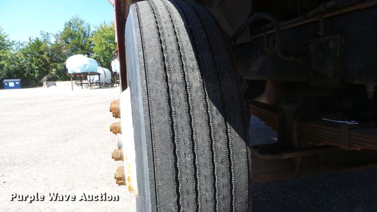 image for item DE7259 2001 Sterling LT7501 dump truck