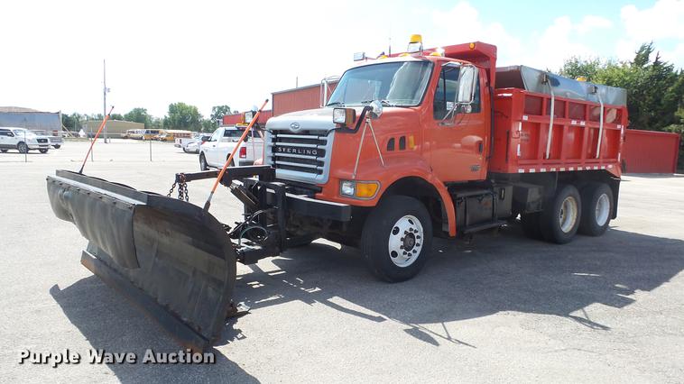 image for item DE7260 2001 Sterling LT7501 dump truck