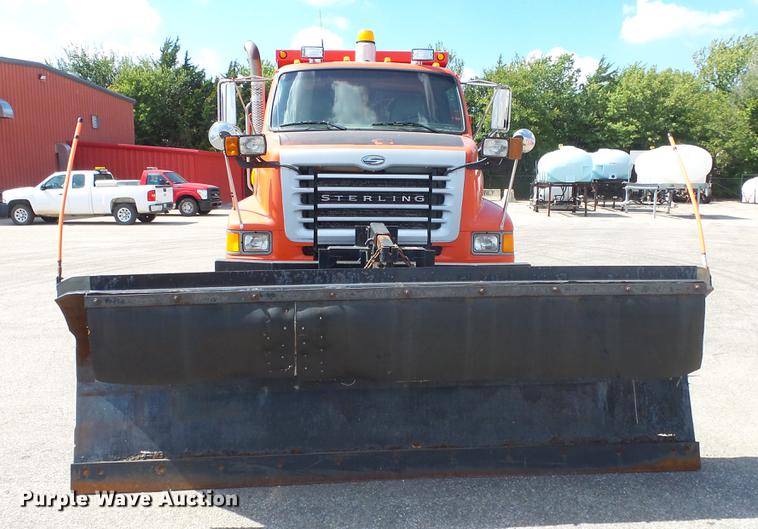 image for item DE7260 2001 Sterling LT7501 dump truck