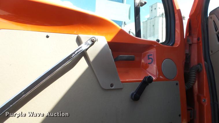 image for item DE7260 2001 Sterling LT7501 dump truck