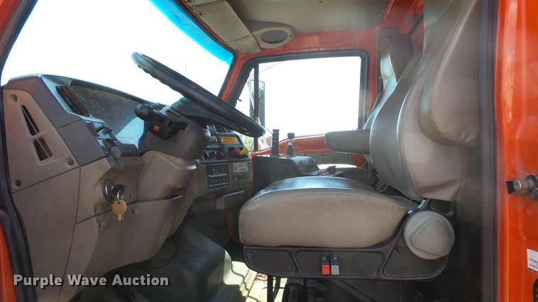 image for item DE7260 2001 Sterling LT7501 dump truck