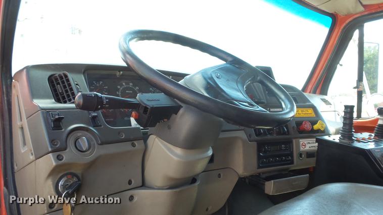 image for item DE7260 2001 Sterling LT7501 dump truck