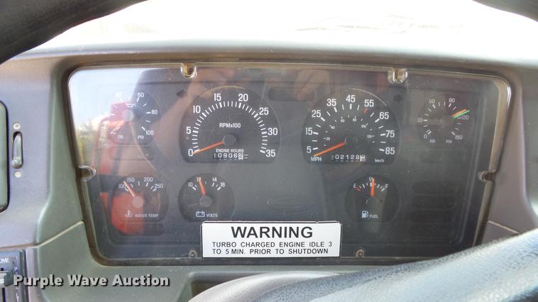 image for item DE7260 2001 Sterling LT7501 dump truck