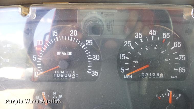 image for item DE7260 2001 Sterling LT7501 dump truck