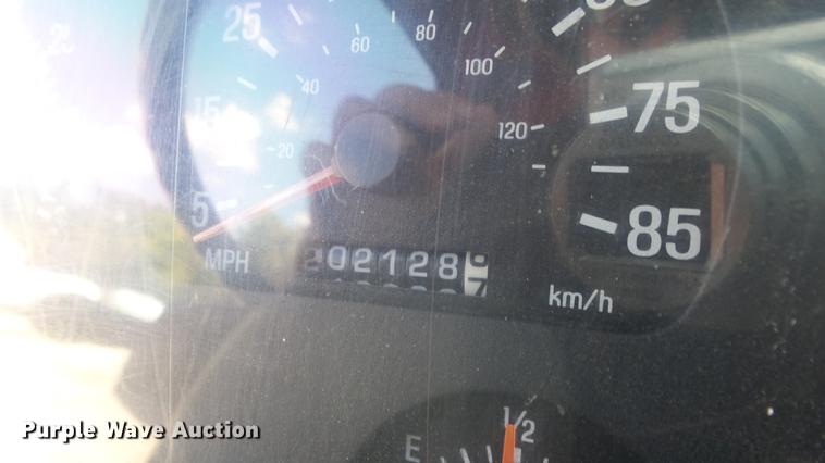 image for item DE7260 2001 Sterling LT7501 dump truck