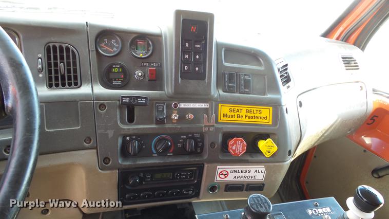 image for item DE7260 2001 Sterling LT7501 dump truck