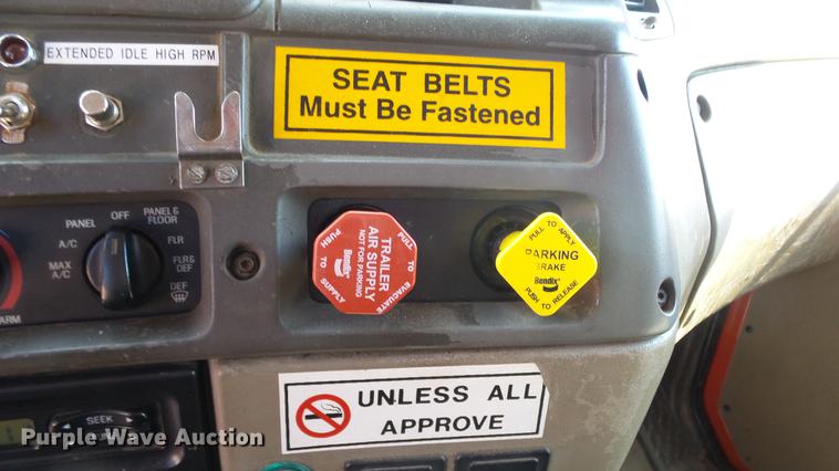 image for item DE7260 2001 Sterling LT7501 dump truck