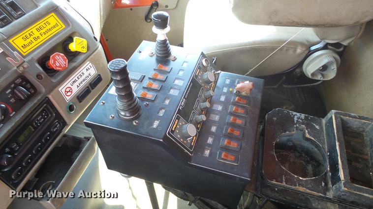 image for item DE7260 2001 Sterling LT7501 dump truck