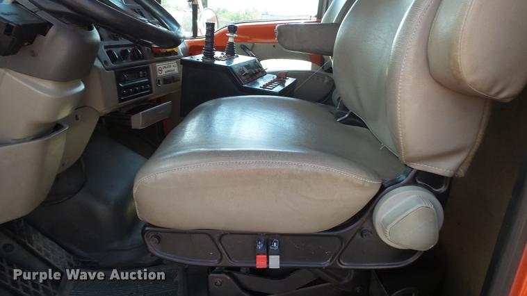 image for item DE7260 2001 Sterling LT7501 dump truck