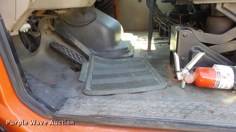 image for item DE7260 2001 Sterling LT7501 dump truck