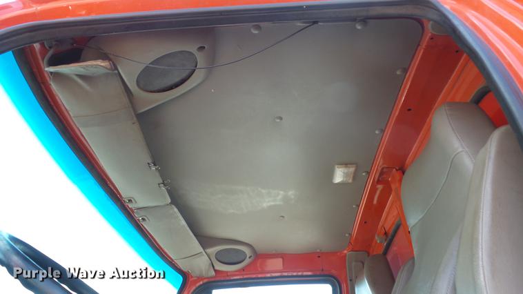 image for item DE7260 2001 Sterling LT7501 dump truck