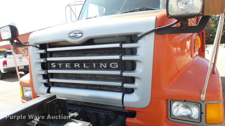 image for item DE7260 2001 Sterling LT7501 dump truck