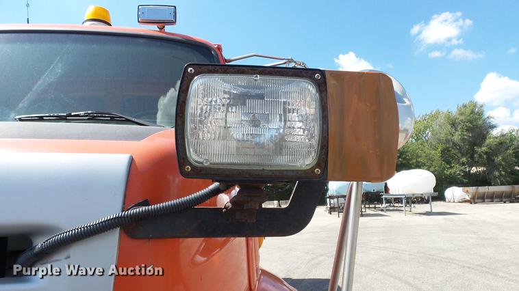 image for item DE7260 2001 Sterling LT7501 dump truck