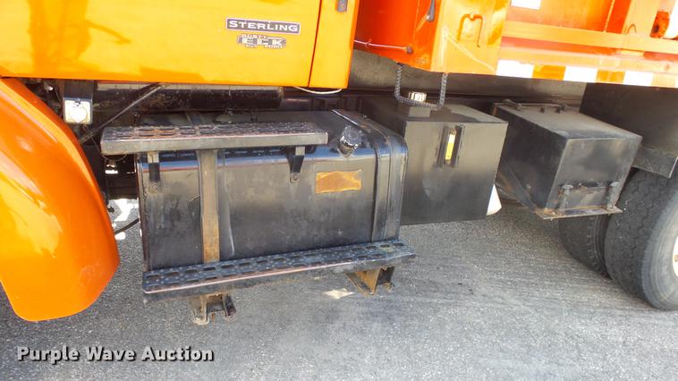image for item DE7260 2001 Sterling LT7501 dump truck