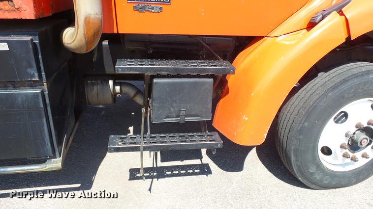 image for item DE7260 2001 Sterling LT7501 dump truck