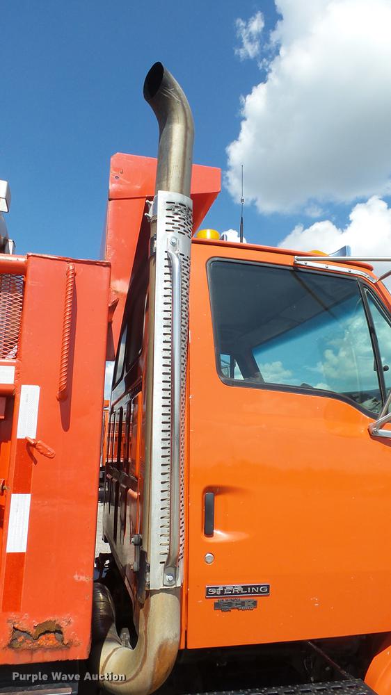 image for item DE7260 2001 Sterling LT7501 dump truck