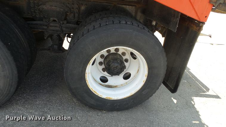 image for item DE7260 2001 Sterling LT7501 dump truck