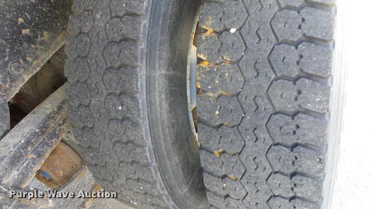 image for item DE7260 2001 Sterling LT7501 dump truck