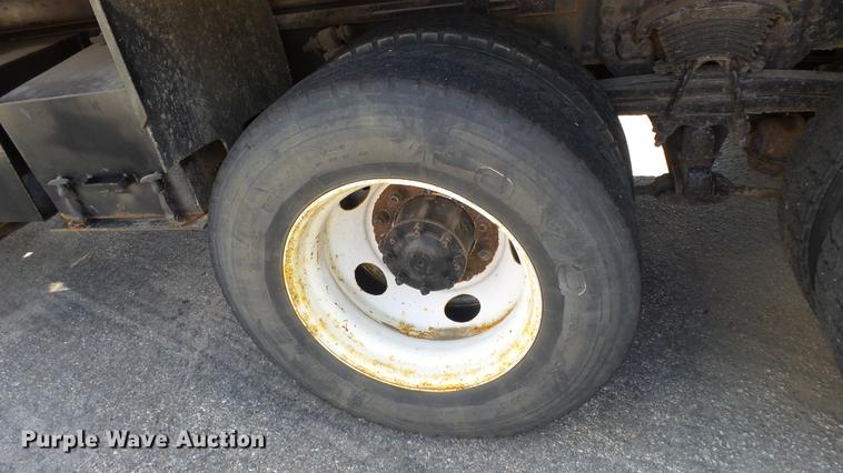 image for item DE7260 2001 Sterling LT7501 dump truck