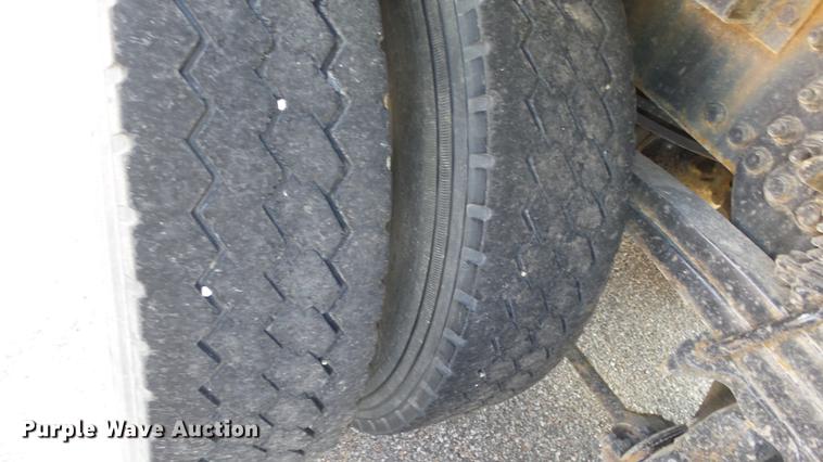 image for item DE7260 2001 Sterling LT7501 dump truck