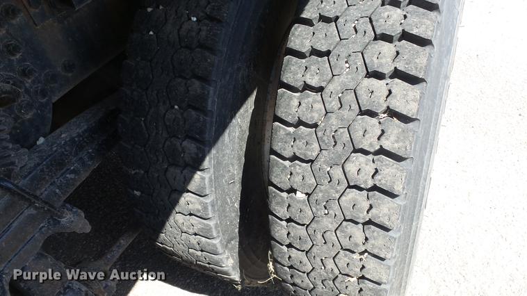 image for item DE7260 2001 Sterling LT7501 dump truck