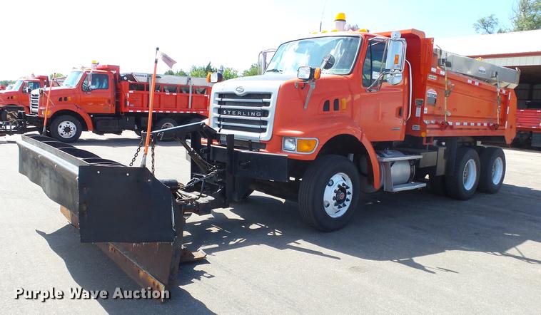 image for item DE7261 2005 Sterling LT7501 dump truck