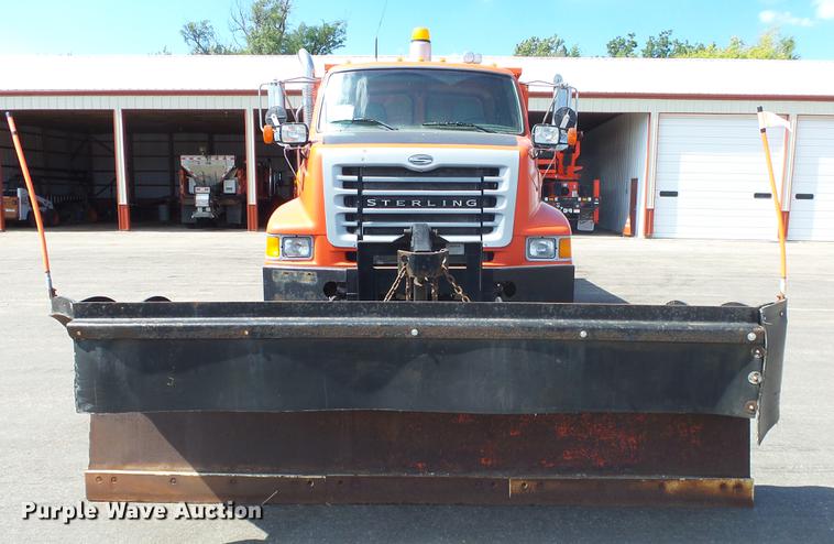 image for item DE7261 2005 Sterling LT7501 dump truck
