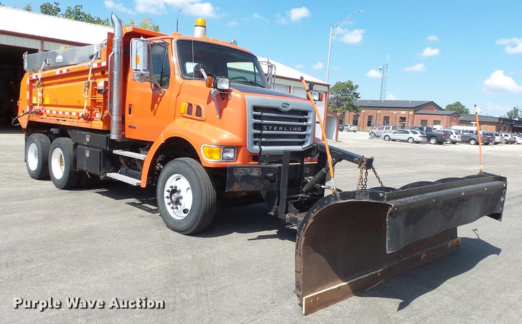 image for item DE7261 2005 Sterling LT7501 dump truck
