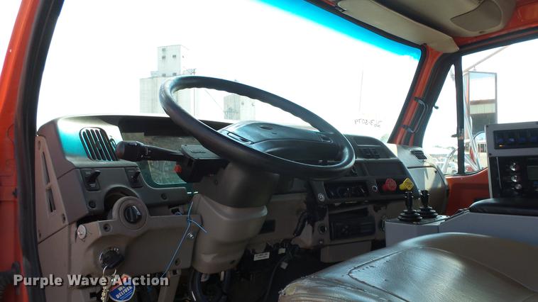 image for item DE7261 2005 Sterling LT7501 dump truck