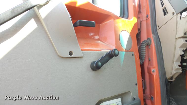 image for item DE7261 2005 Sterling LT7501 dump truck