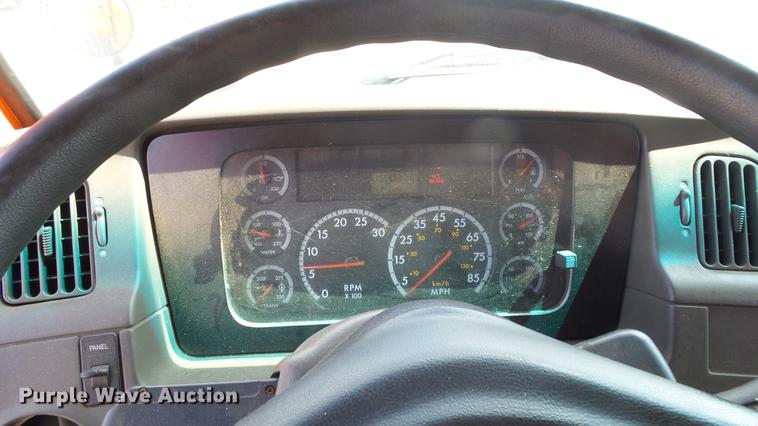 image for item DE7261 2005 Sterling LT7501 dump truck