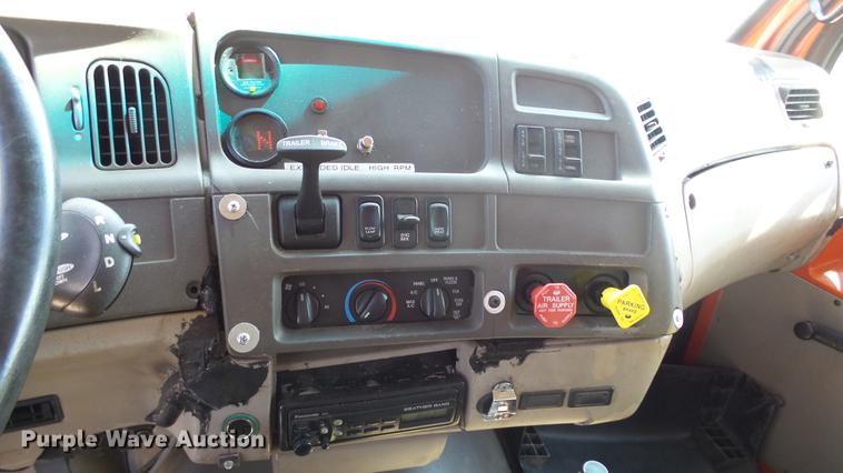 image for item DE7261 2005 Sterling LT7501 dump truck