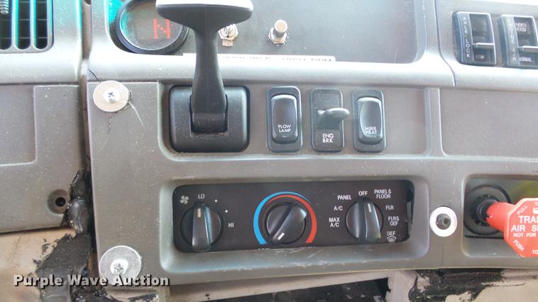 image for item DE7261 2005 Sterling LT7501 dump truck