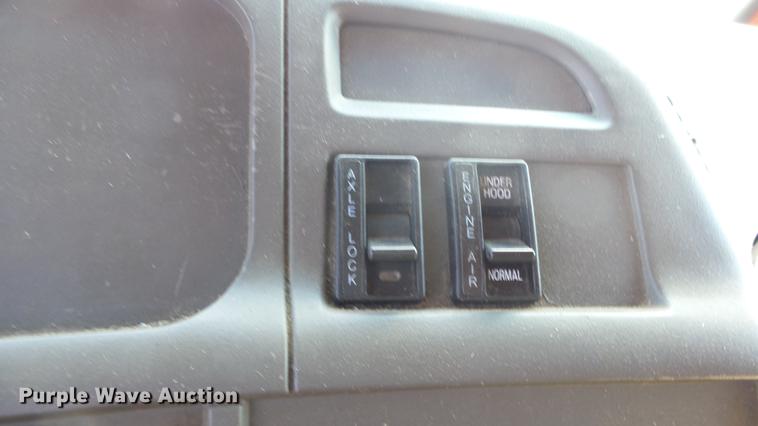 image for item DE7261 2005 Sterling LT7501 dump truck