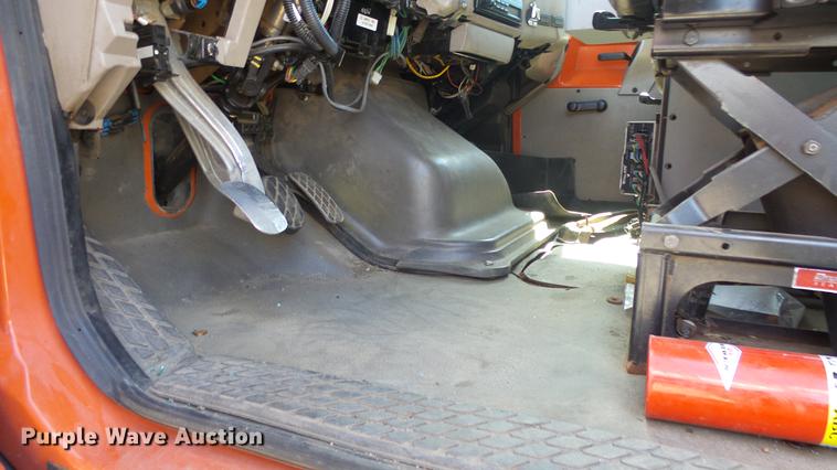 image for item DE7261 2005 Sterling LT7501 dump truck