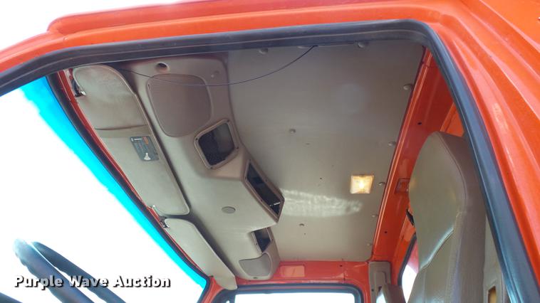 image for item DE7261 2005 Sterling LT7501 dump truck