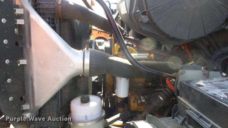 image for item DE7261 2005 Sterling LT7501 dump truck