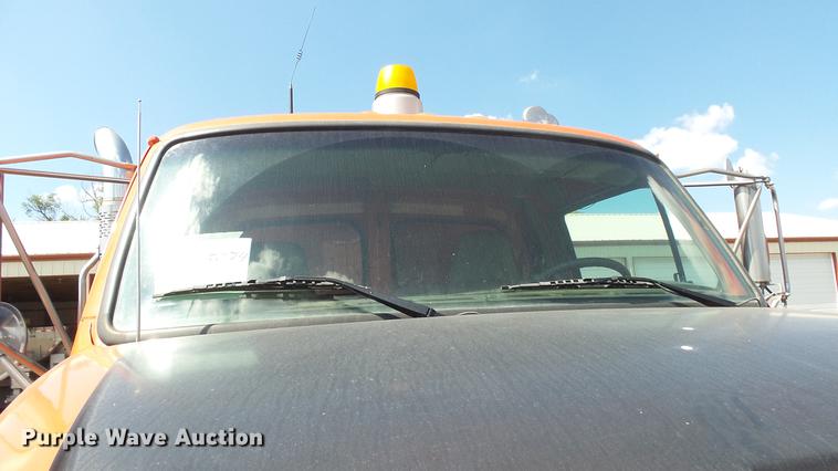 image for item DE7261 2005 Sterling LT7501 dump truck