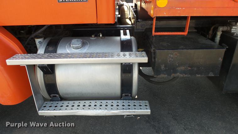 image for item DE7261 2005 Sterling LT7501 dump truck