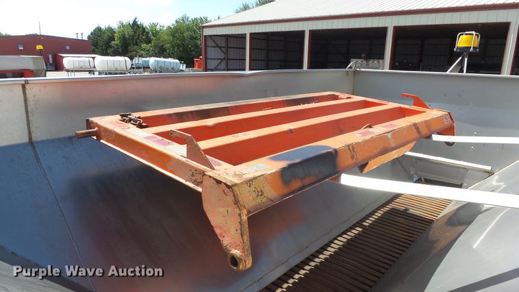 image for item DE7261 2005 Sterling LT7501 dump truck