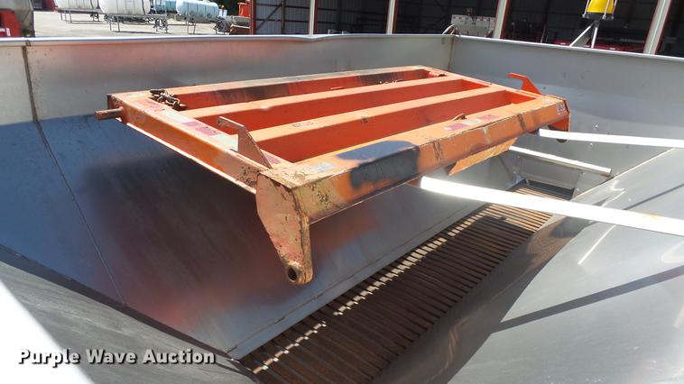 image for item DE7261 2005 Sterling LT7501 dump truck