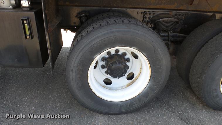 image for item DE7261 2005 Sterling LT7501 dump truck