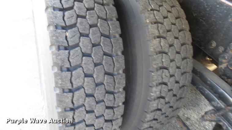 image for item DE7261 2005 Sterling LT7501 dump truck